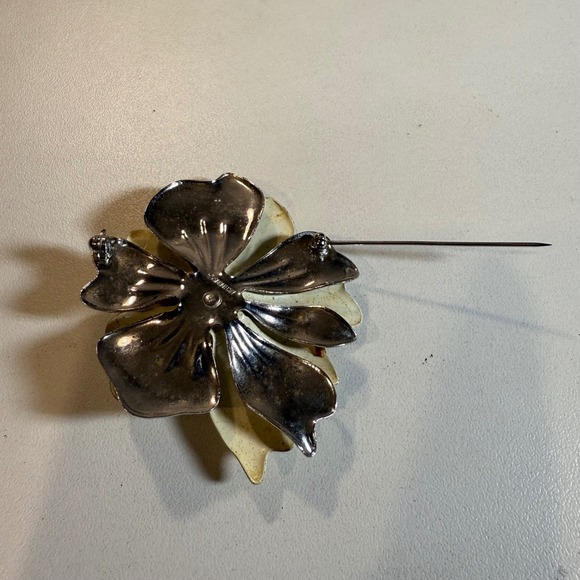 Vintage Sarah Coventry Flower Brooch Pin Floral White Bead Center Costume Jewelr - Picture 4 of 5